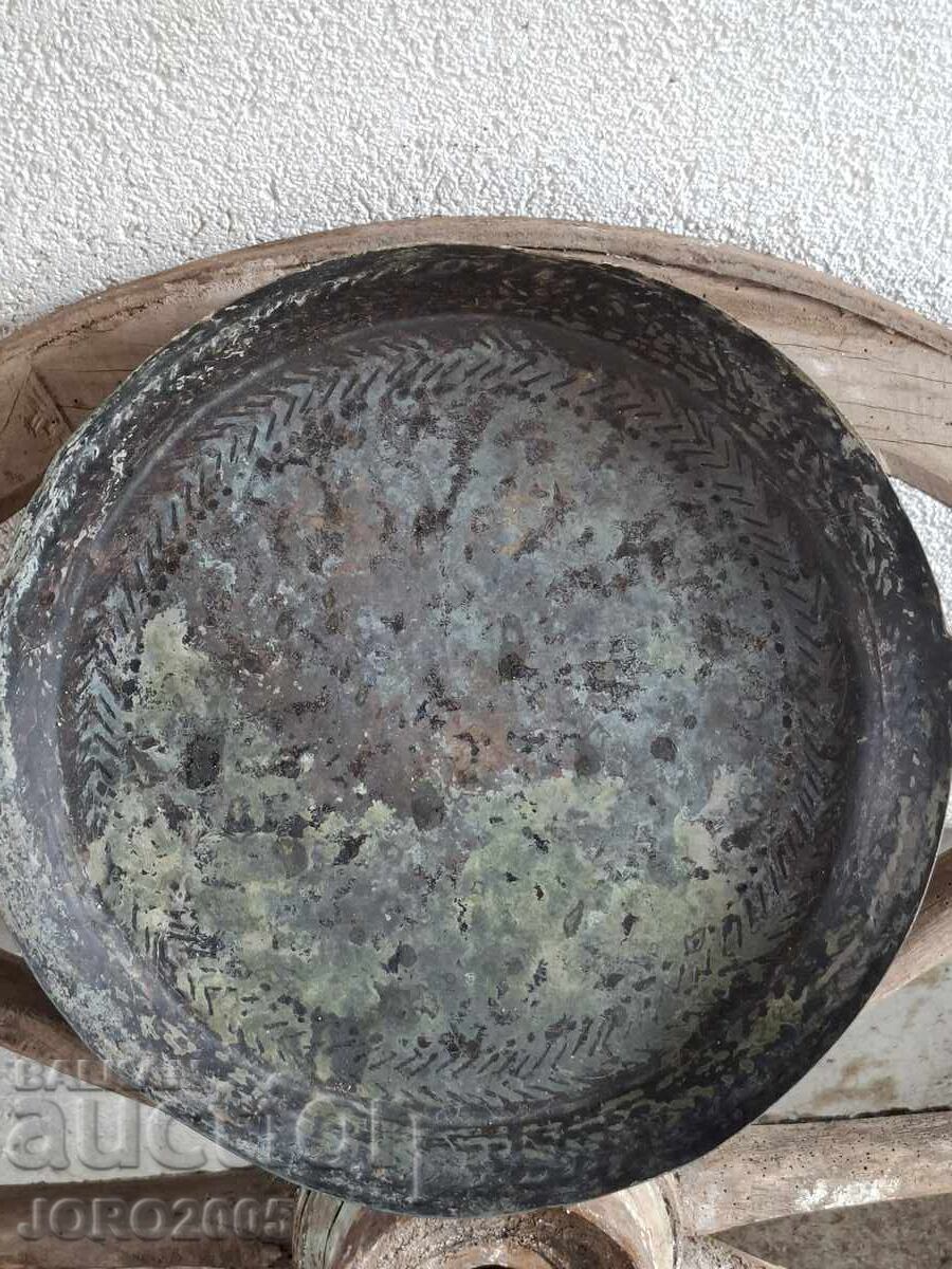 Tavă veche de cupru Tavă veche de cupru