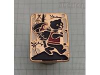 POVESTE MAȘA ȘI URSUL URSS INSIGNĂ