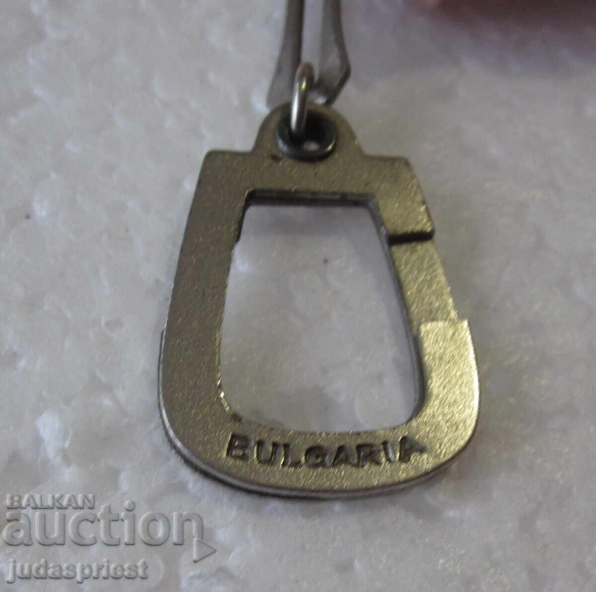 Доставка на стар Български туристически ключодържател от социализма