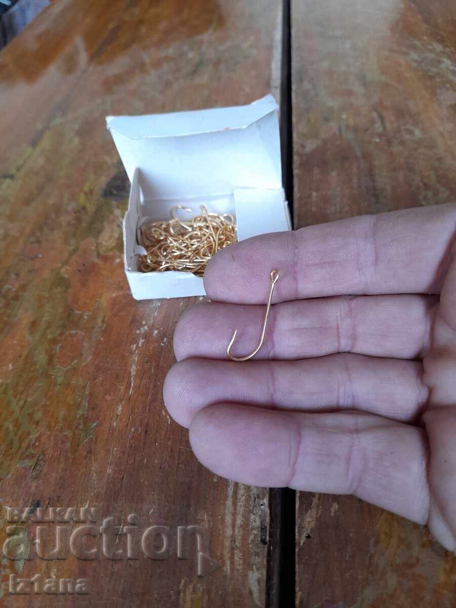 Delivery of Old Mustad fishing hooks No. 3