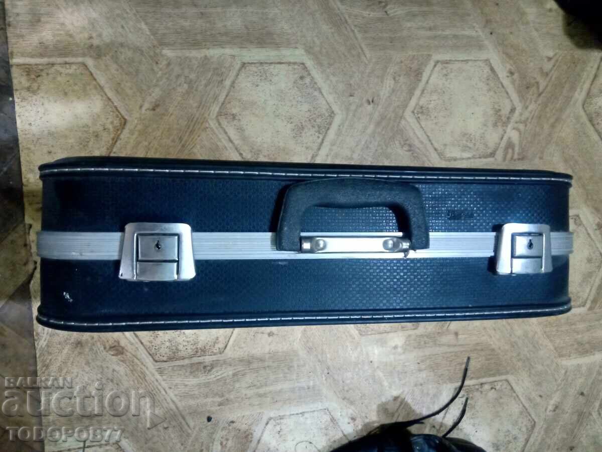 Valiză veche pentru armă de vânătoare - 5 Valiză veche pentru armă de vânătoare - 5