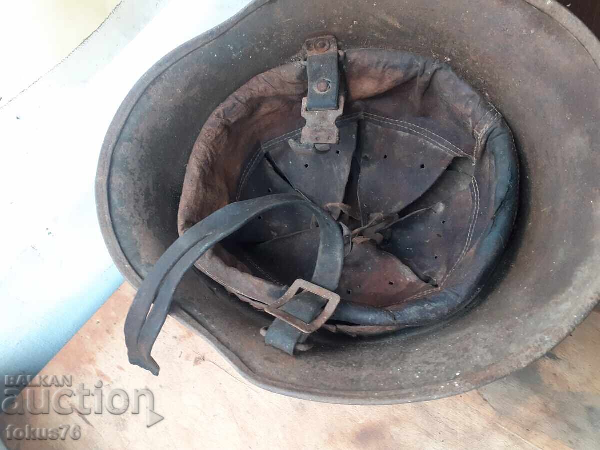 Livrarea Casca militară bulgară veche M 36 cu margine îndoită Livrarea Casca militară bulgară veche M 36 cu margine îndoită