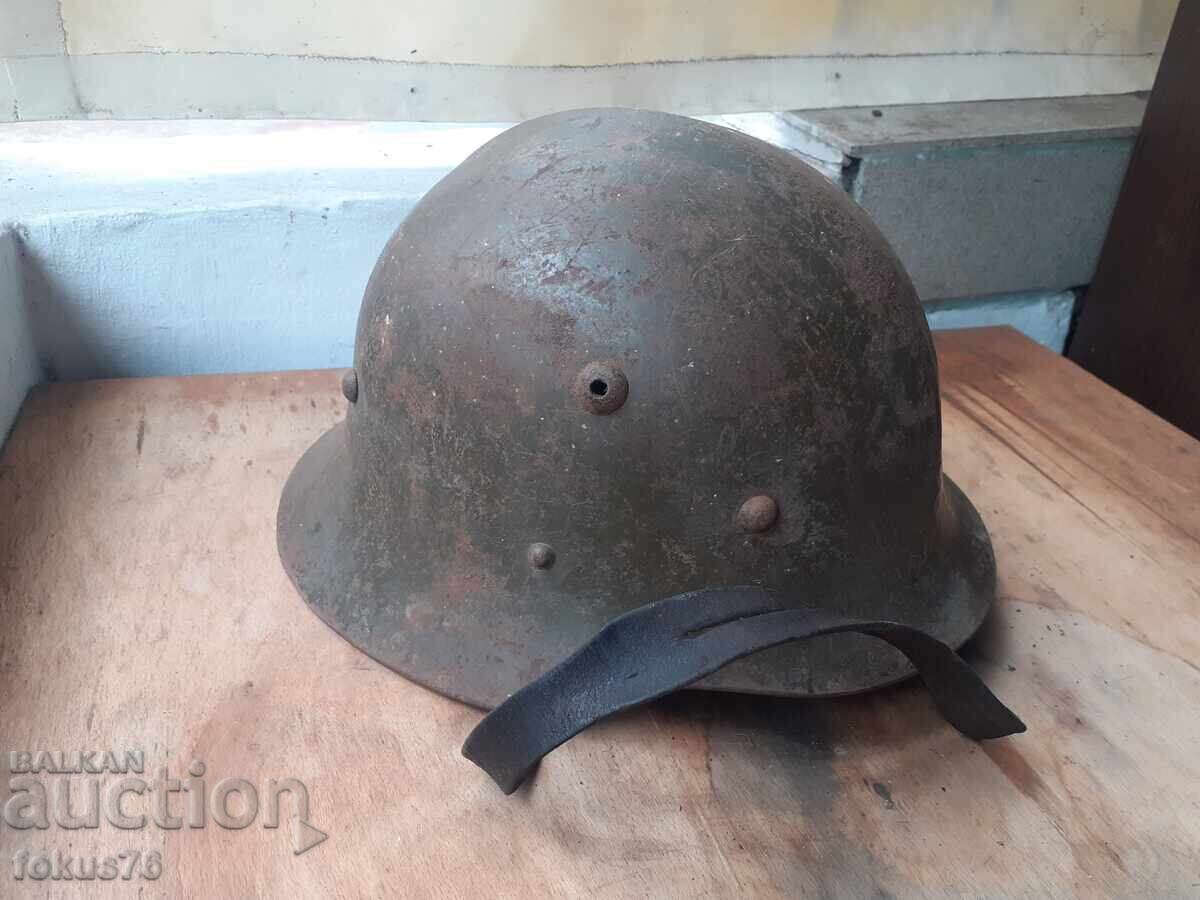 Casca militară bulgară veche M 36 cu margine îndoită Casca militară bulgară veche M 36 cu margine îndoită
