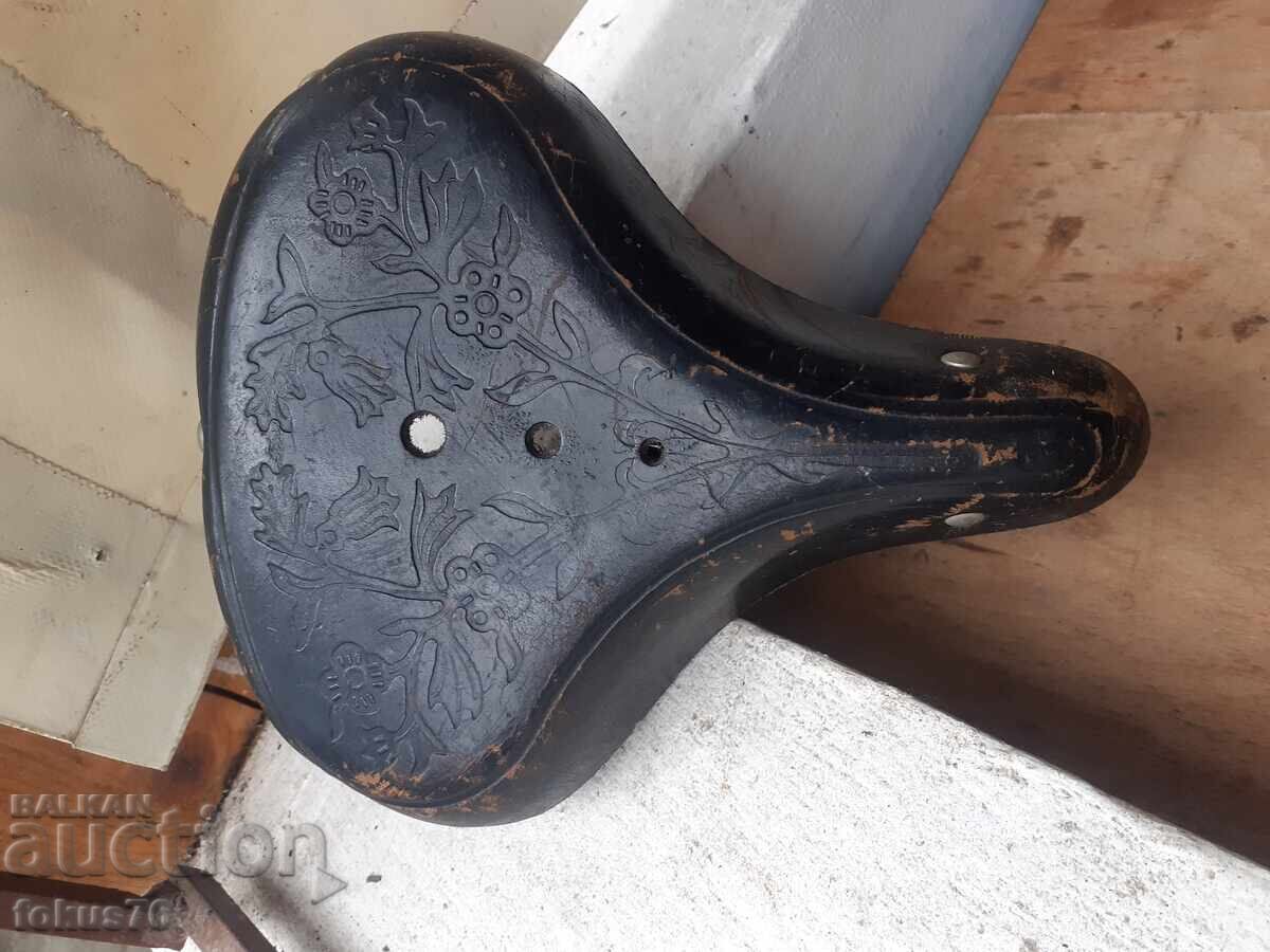 Παλιό δερμάτινο κάθισμα για ποδήλατο με τιμή € 29.00 | 56.72 BGN