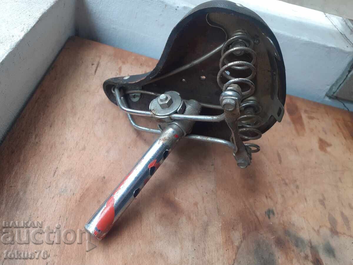 Παράδοση Παλιό δερμάτινο κάθισμα για ποδήλατο