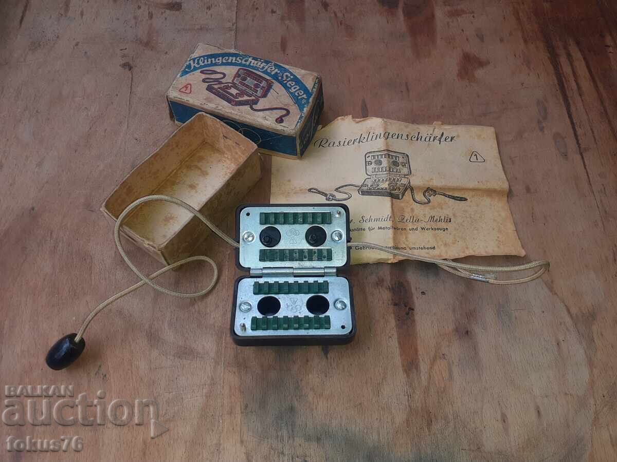 Auction Old barber razor sharpening machine - working Auction Old barber razor sharpening machine - working