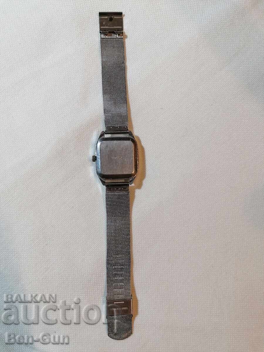 Παράδοση Μηχανικό χειροποίητο ρολόι "Raketa" Παράδοση Μηχανικό χειροποίητο ρολόι "Raketa"