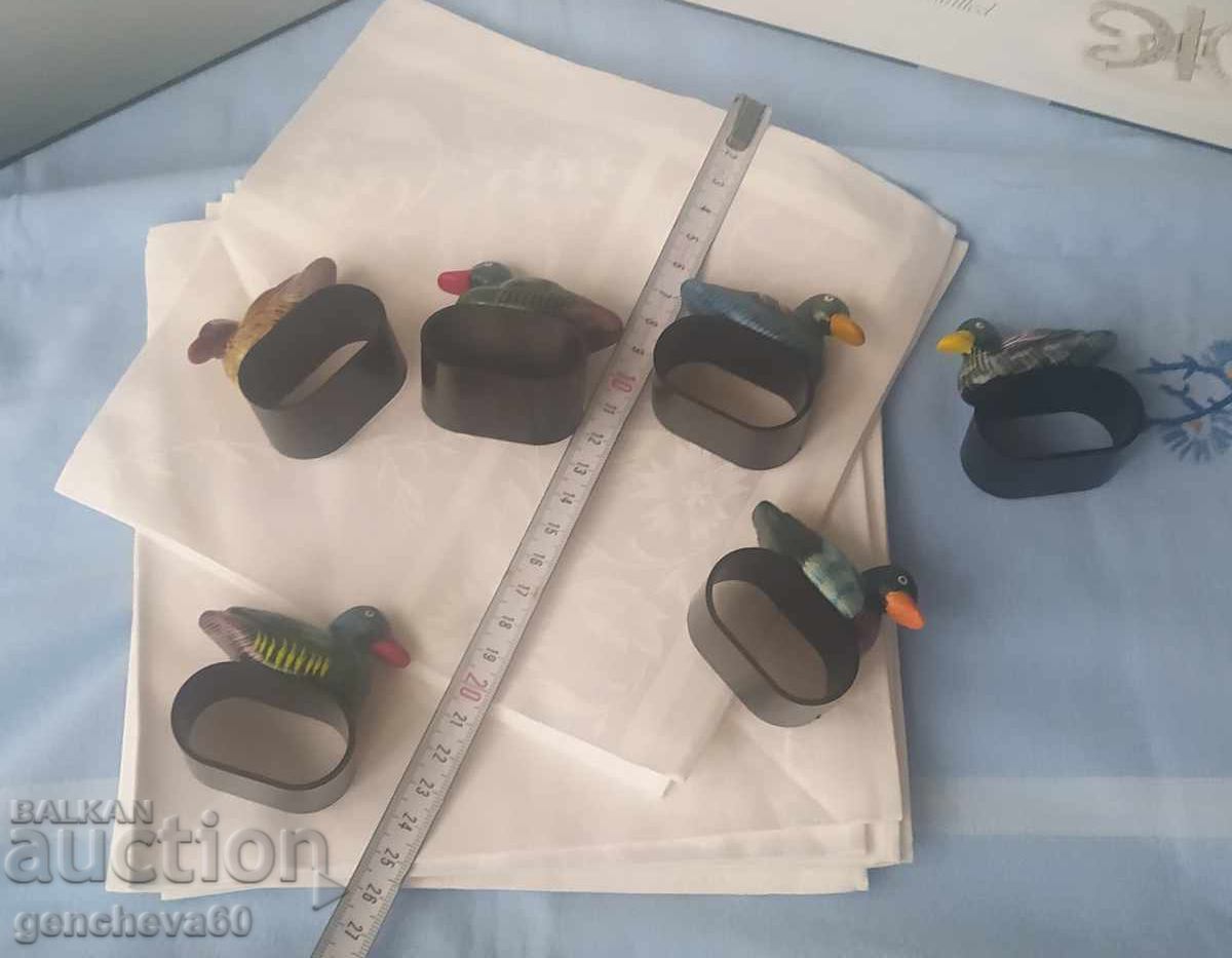 Delivery of Set of 7 napkin rings and vintage linen towels Delivery of Set of 7 napkin rings and vintage linen towels