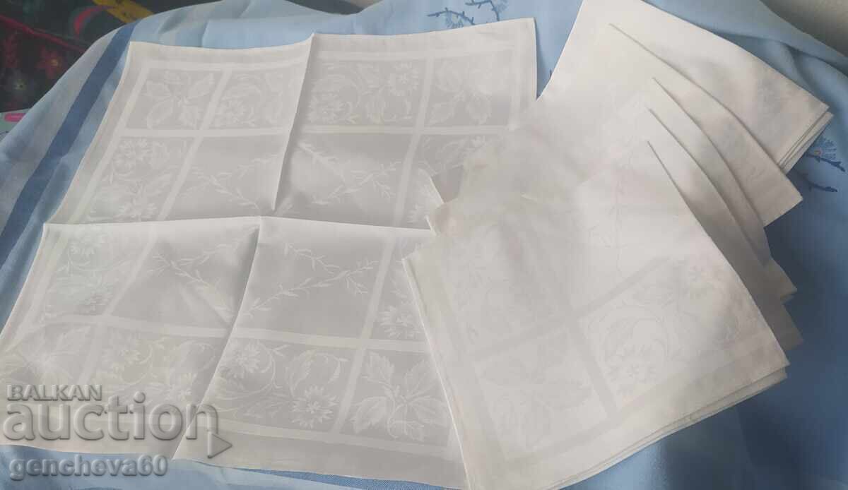 Set of 7 napkin rings and vintage linen towels - 5