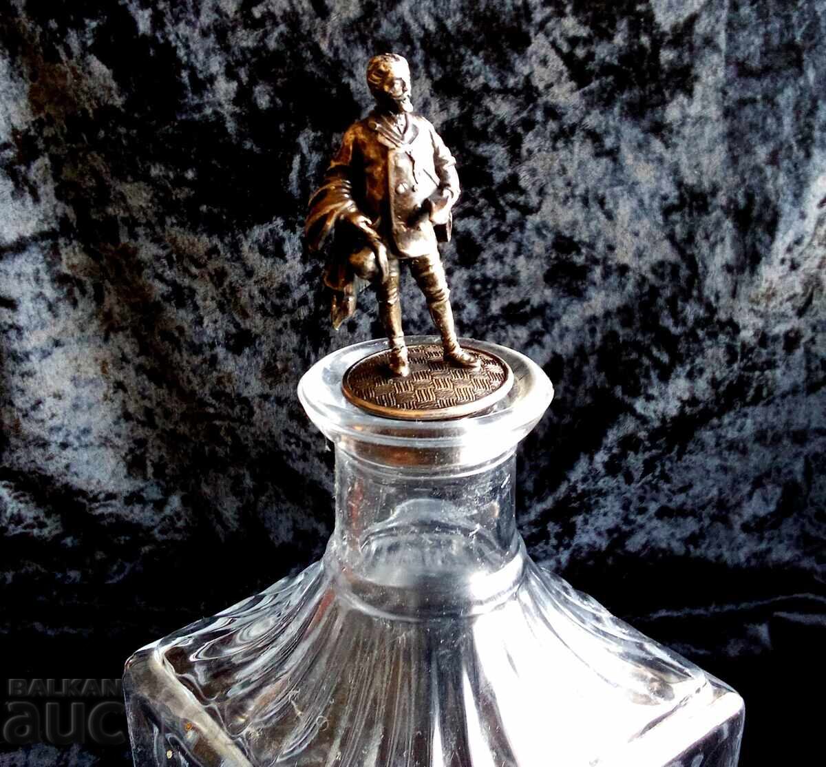 Доставка на гарафа за уиски и тапа Jack Daniel's Доставка на гарафа за уиски и тапа Jack Daniel's