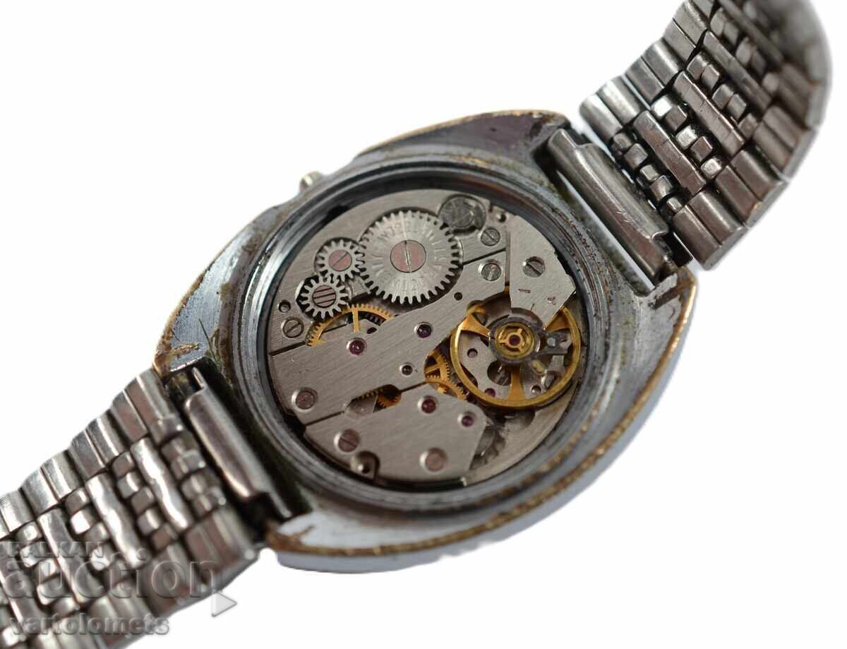 Women's watch ZARYA USSR - not working with price € 2.00 | 3.91 BGN