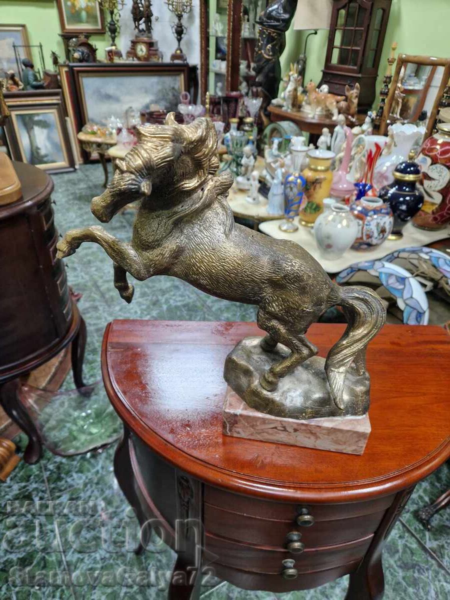 Delivery of Beautiful antique French bronze figure statuette