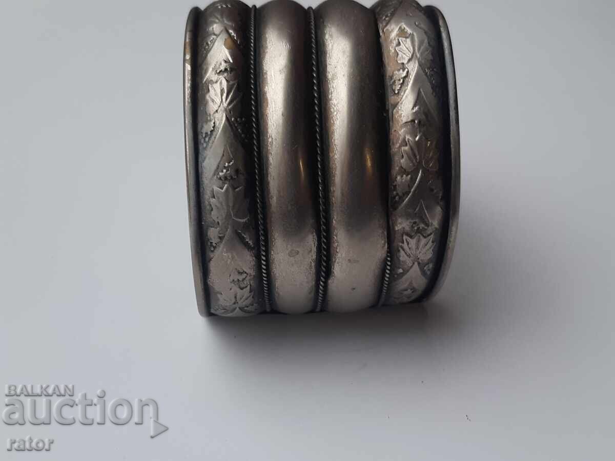 Bijuterie veche, stil renascentist - brățară cu preț € 5.00 | 9.78 BGN