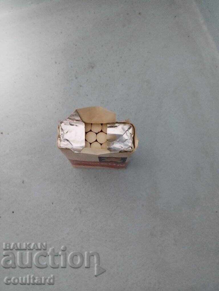 Ανοιχτό πακέτο παλιά τσιγάρα με τιμή € 3.00 | 5.87 BGN