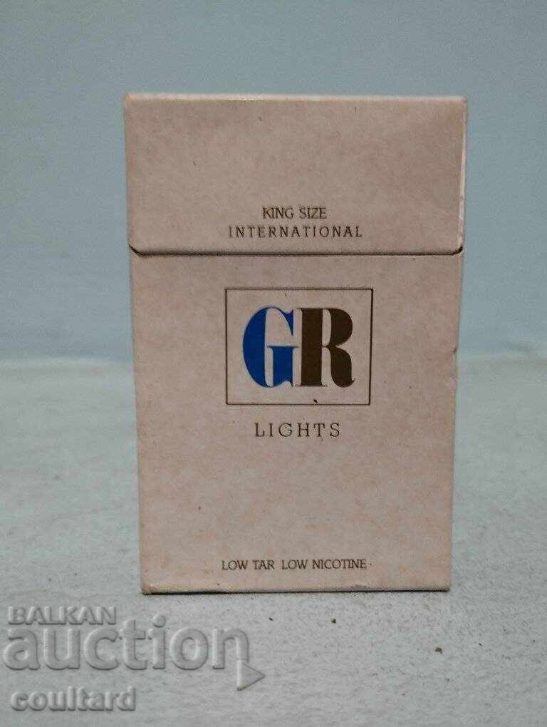 Pachet deschis de țigări vechi