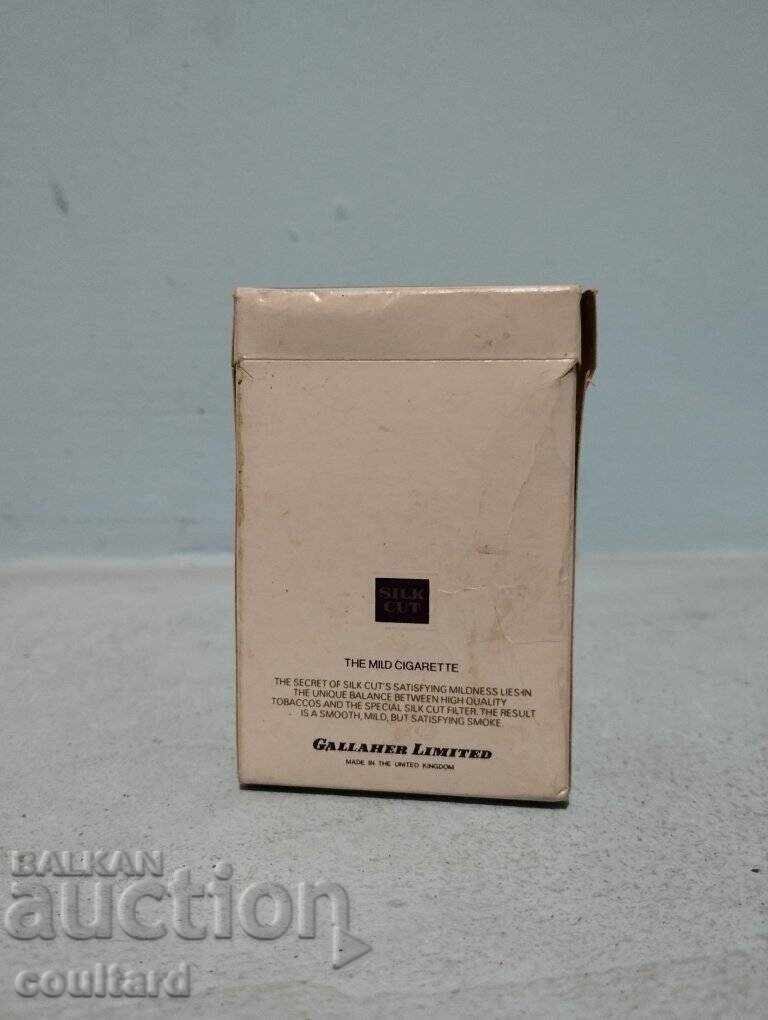 Licitație Pachet deschis de țigări vechi