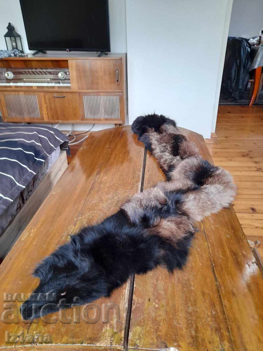 Old leather, fox collar Old leather, fox collar