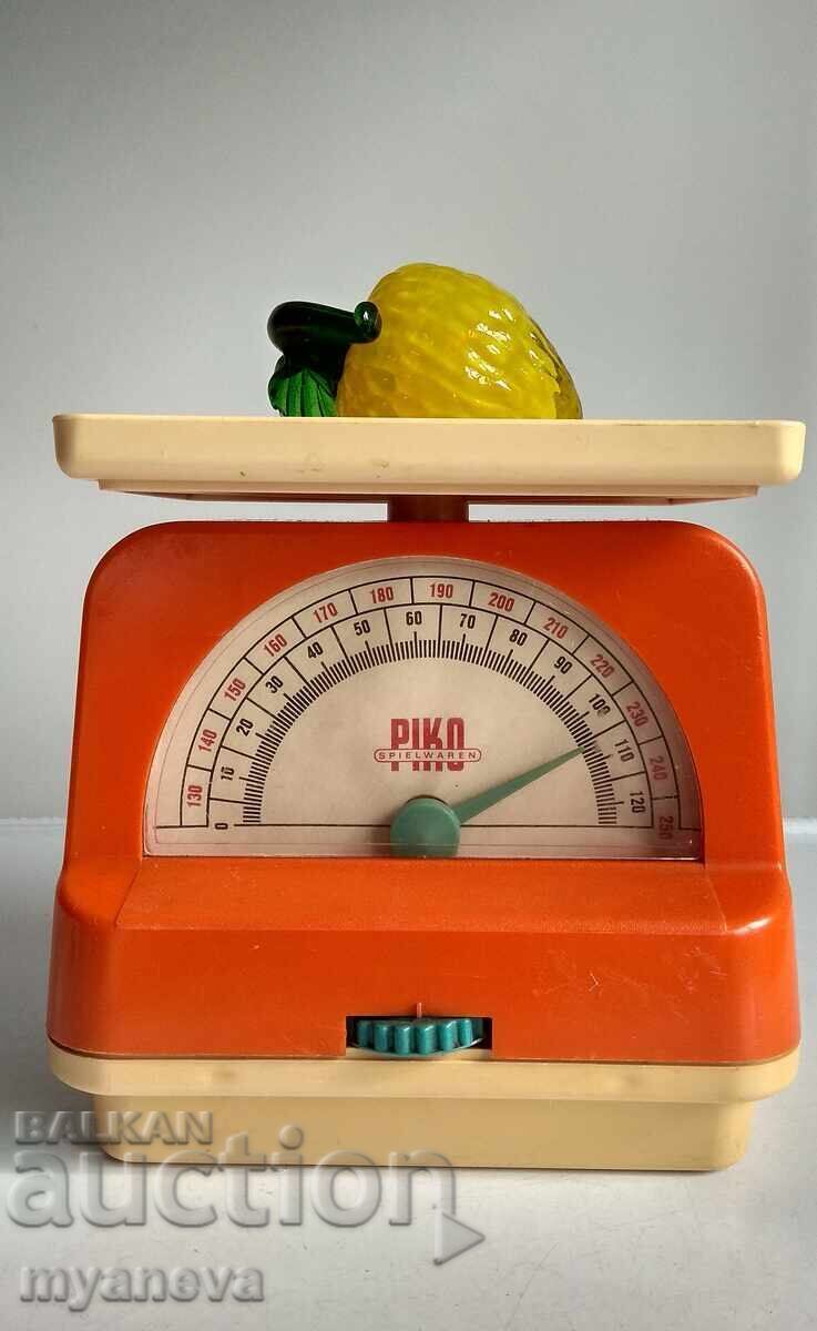 Vintage, cântar pentru copii marca PIKO cu preț € 15.00 | 29.34 BGN