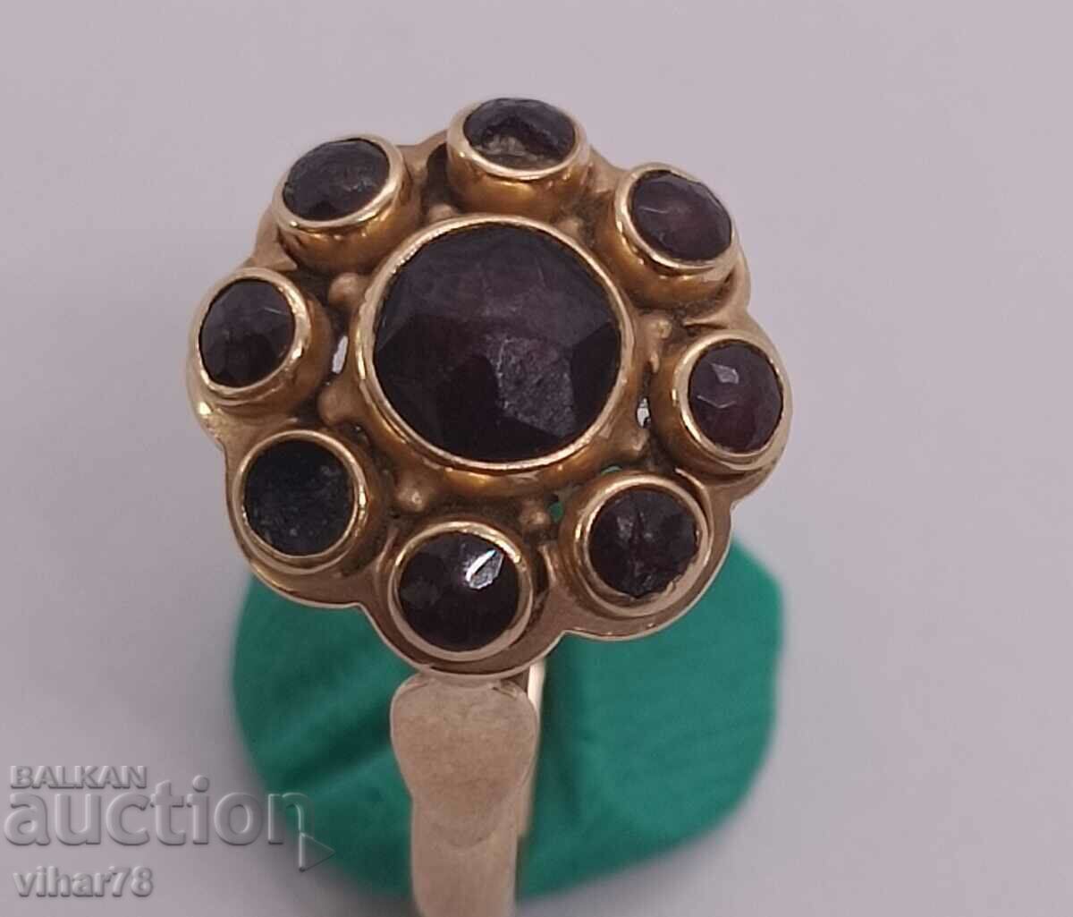 Auction  14K GOLD RING WITH GARNET