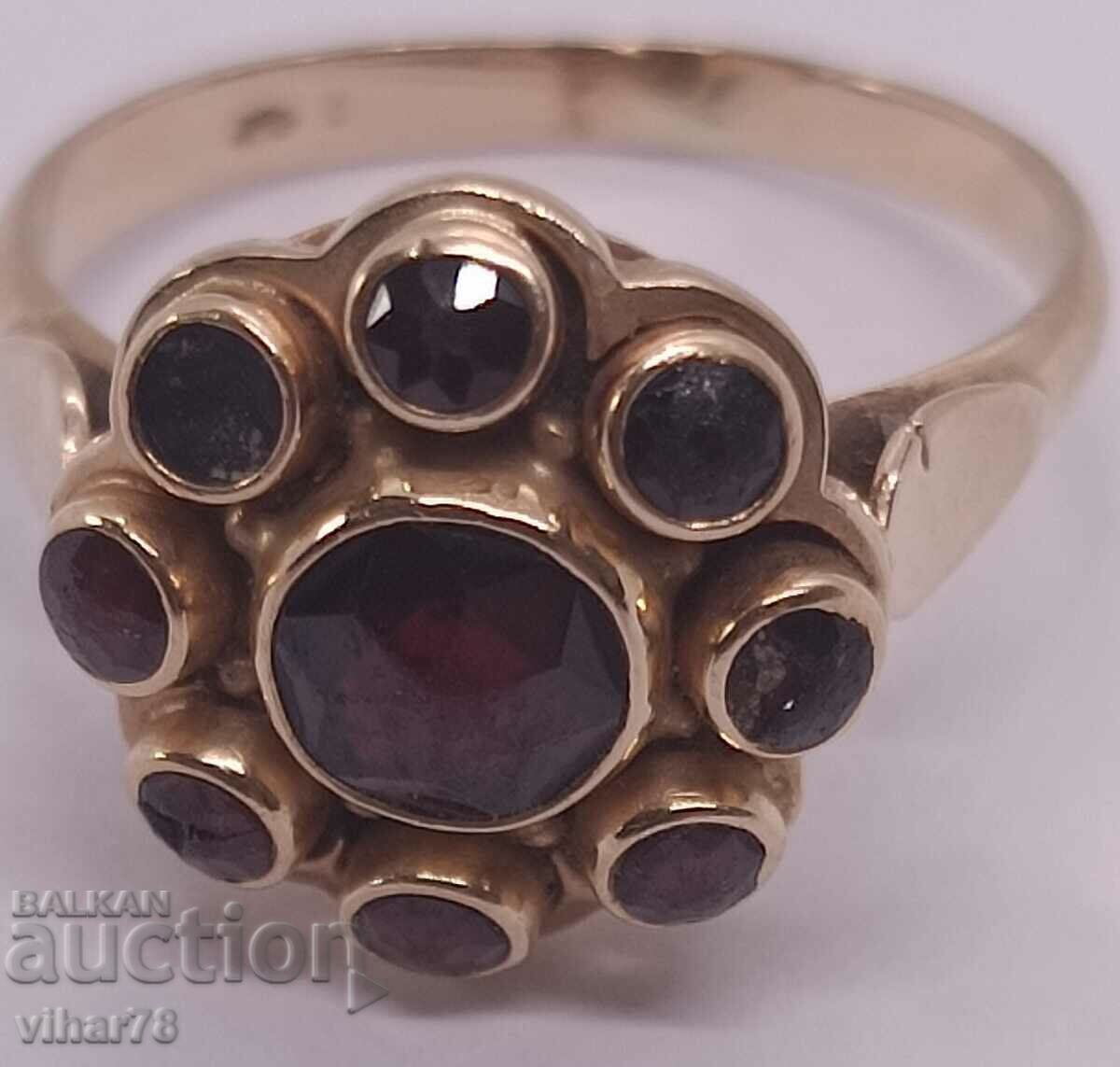 14K GOLD RING WITH GARNET