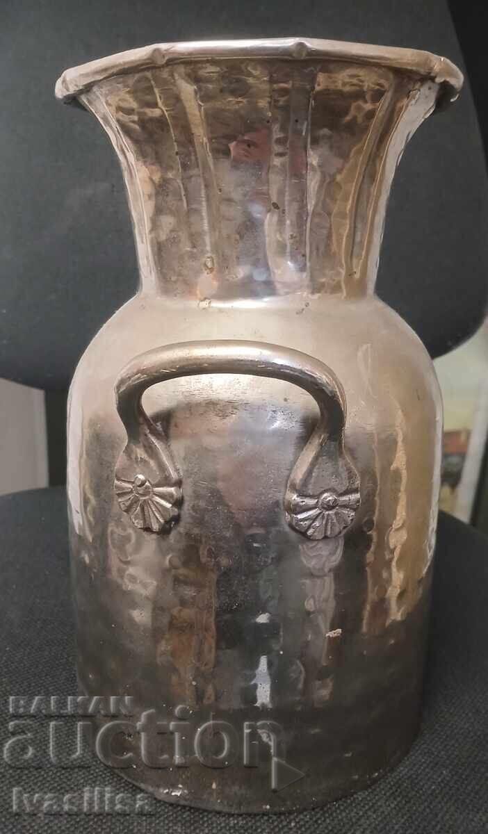 Αρχαίο αγγείο βάζο με τιμή € 17.00 | 33.25 BGN