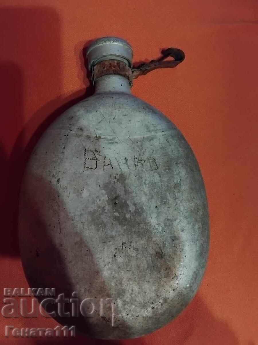 Παλαιό στρατιωτικό παγούρι με τιμή € 10.00 | 19.56 BGN