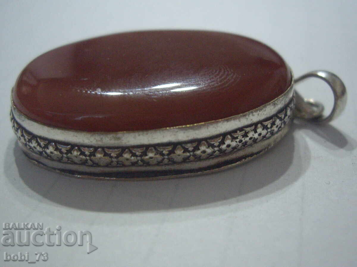 Μεγάλο μενταγιόν με μεγάλο πέτρα για κολιέ με τιμή € 40.00 | 78.23 BGN