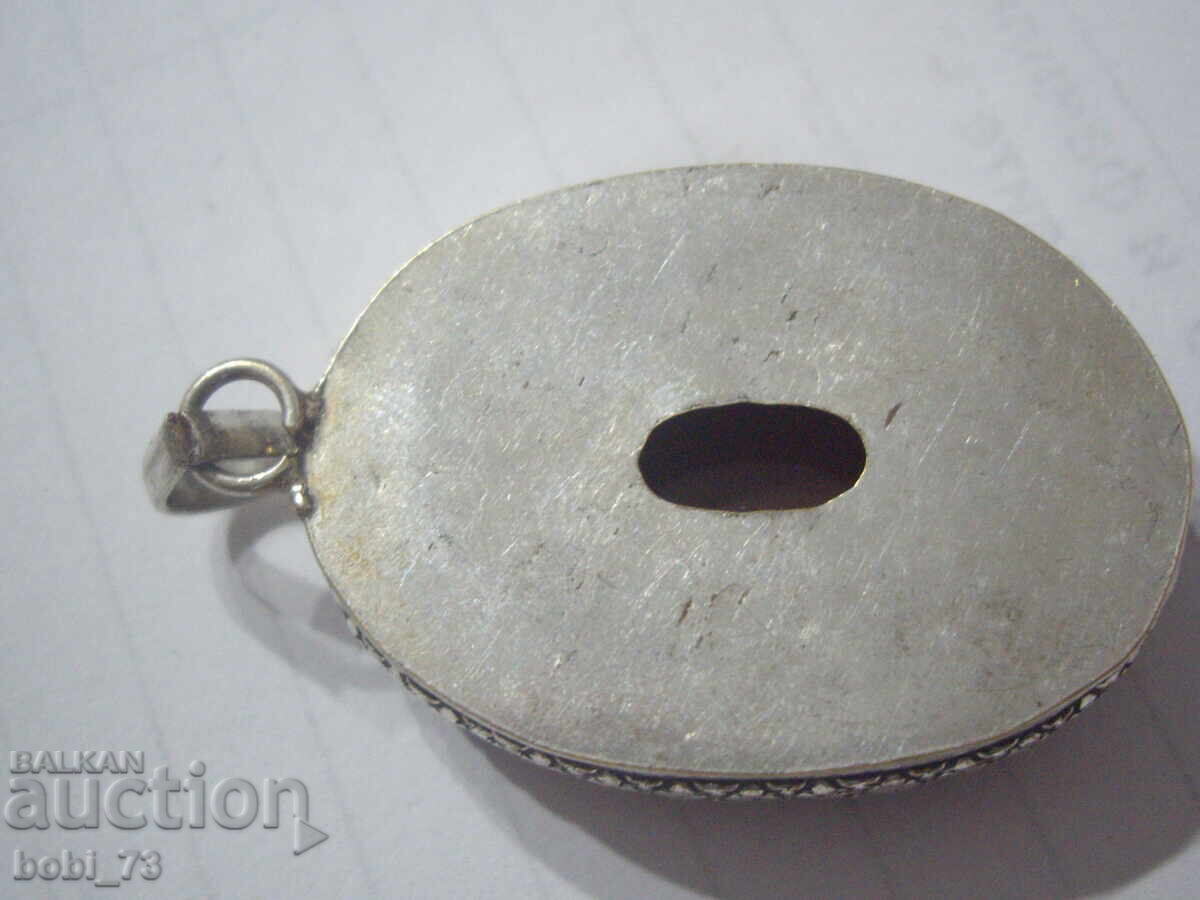 Δημοπρασία Μεγάλο μενταγιόν με μεγάλο πέτρα για κολιέ