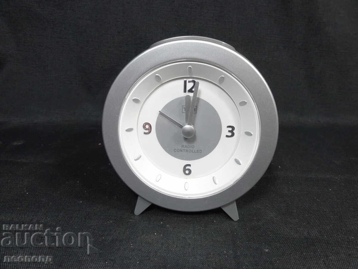 CEAS DE MÂNĂ RETRO CU CUARȚ BZC STAR CU ALARMĂ TCM RADIOCONTROLAT