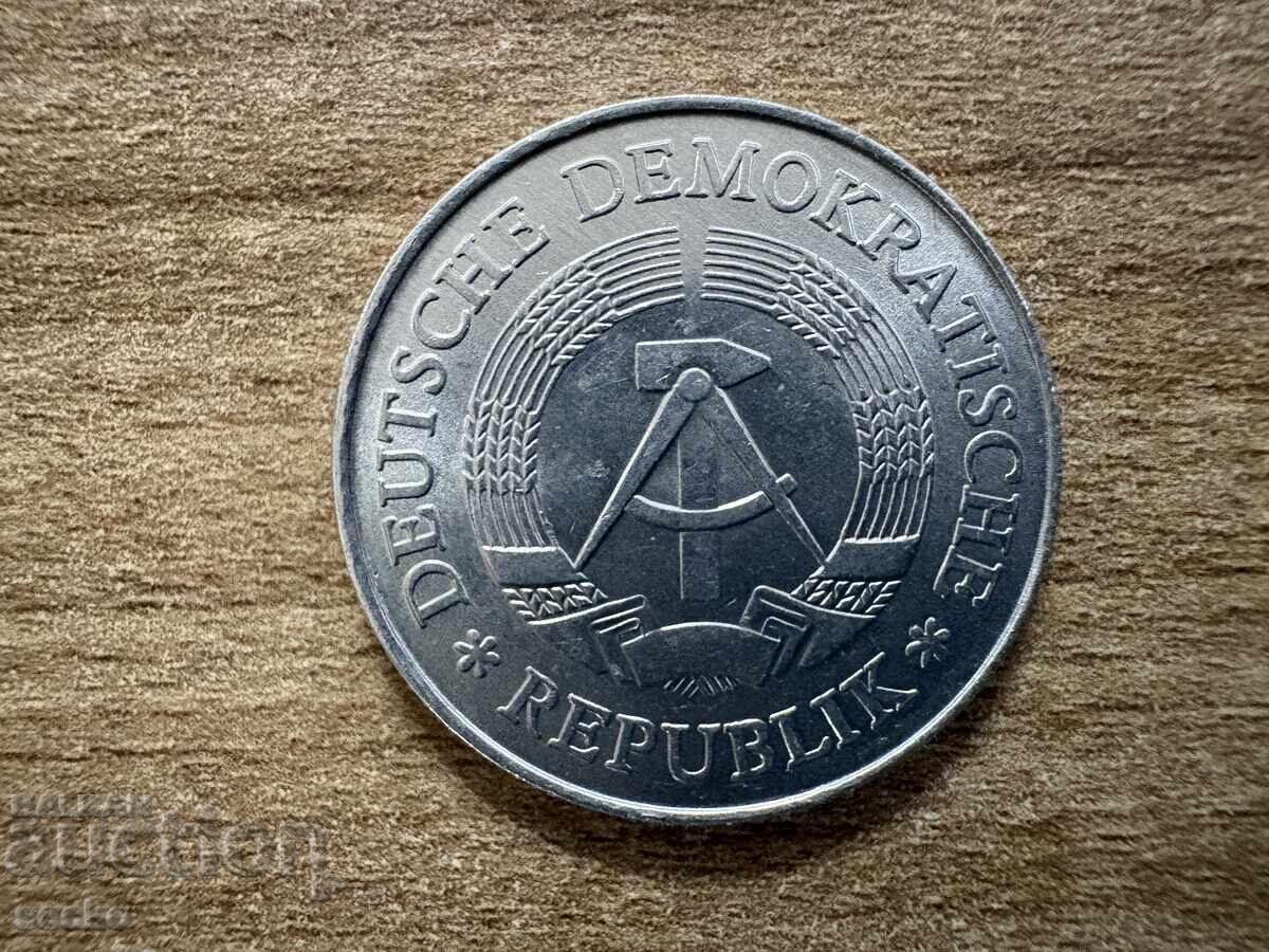 RDG - 2 mărci (1975) cu preț € 1.00 | 1.96 BGN RDG - 2 mărci (1975) cu preț € 1.00 | 1.96 BGN