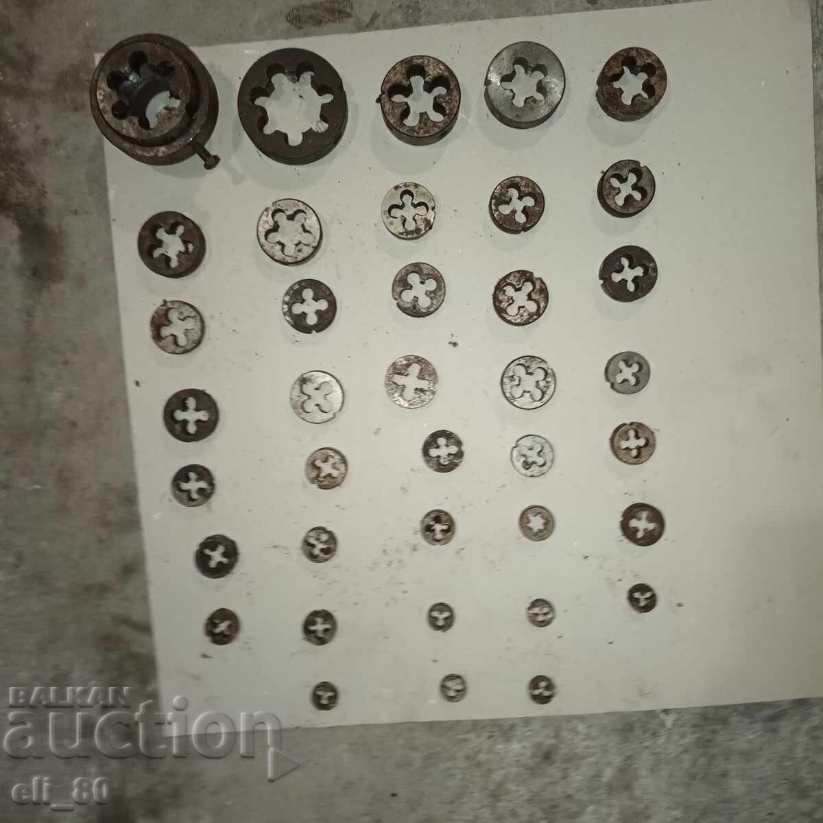 Δημοπρασία Μεγάλη παρτίδα φλασάκια 38 τεμάχια διαφόρων μεγεθών. Από ίντσα και τέταρτο