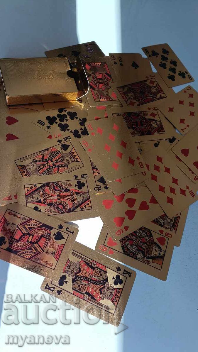 Auction  Luxury playing cards in a gold design