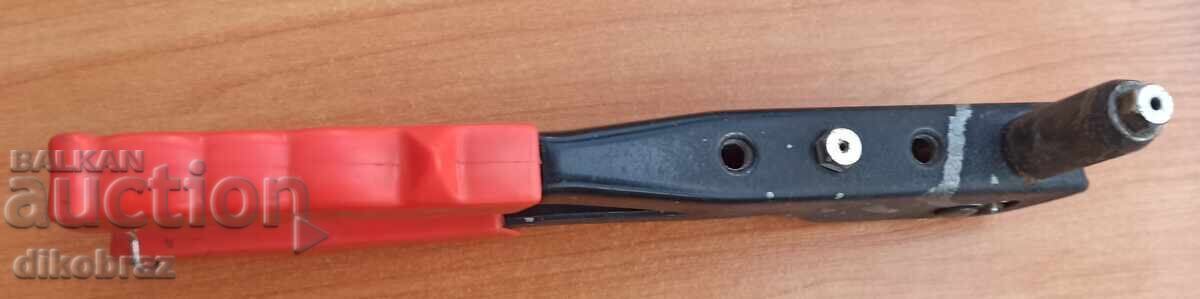 Auction  Thread from the end of the 20th century - from €0.01