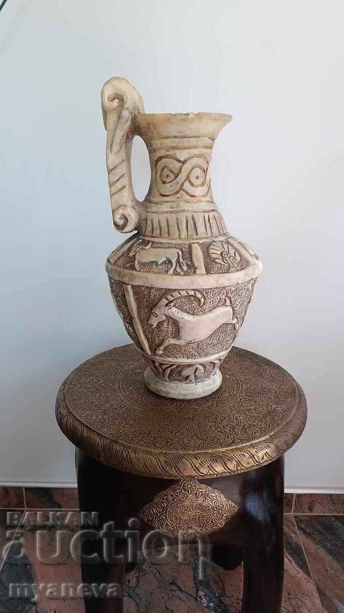 Amforă, vază, lucrată manual, probabil din alabastru cu preț € 80.00 | 156.47 BGN