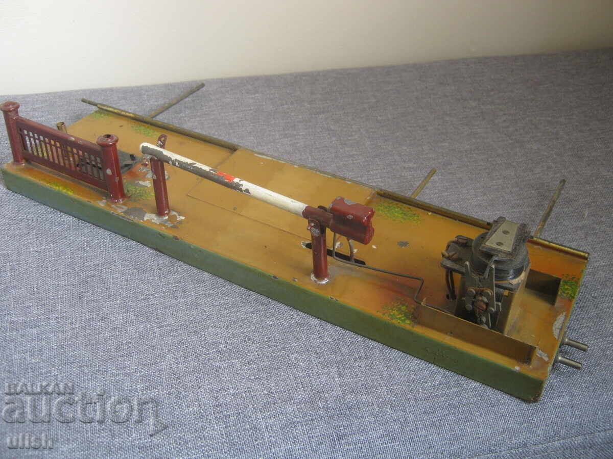 Marklin 0 жп прелез с бариера единична електромеханична с цена € 60.00 | 117.35 лв.