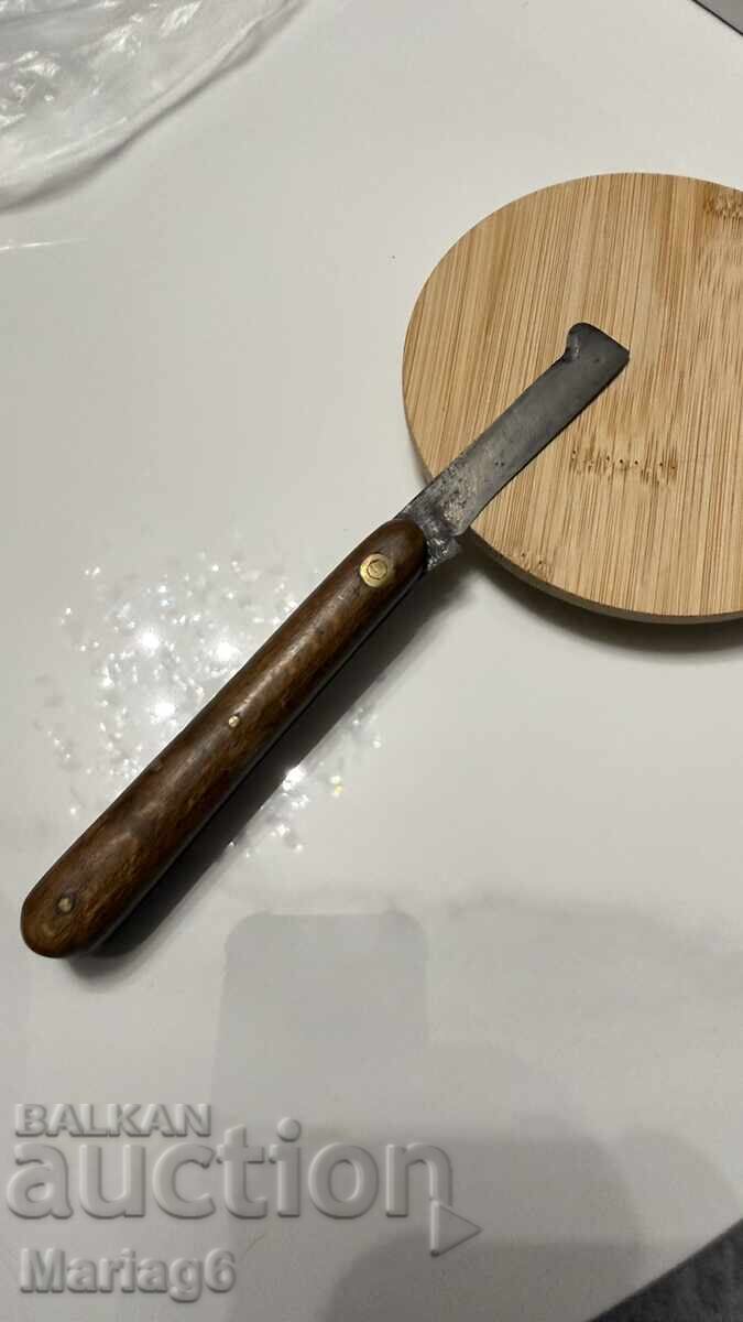 Pocket knife for vineyard use Pocket knife for vineyard use