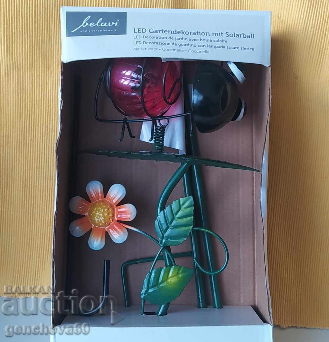 Lampă solară LED metalică ,,Buburuză" - decorațiune de grădină