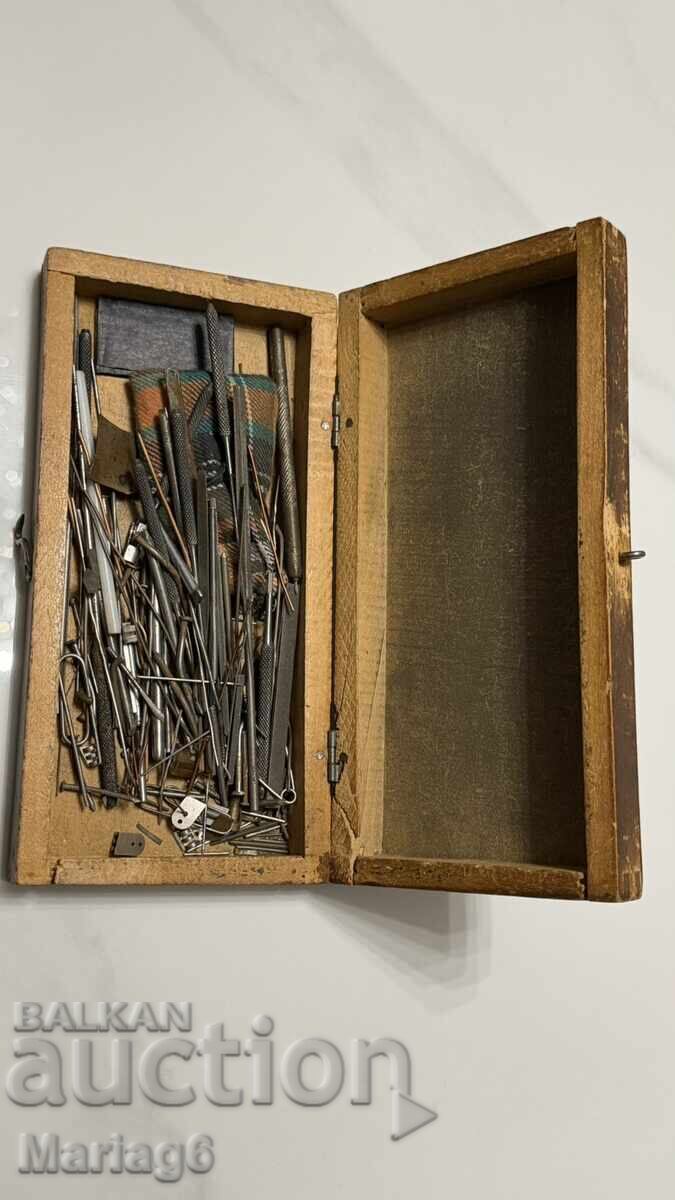 Cutie cu instrumente pentru ceasornicar