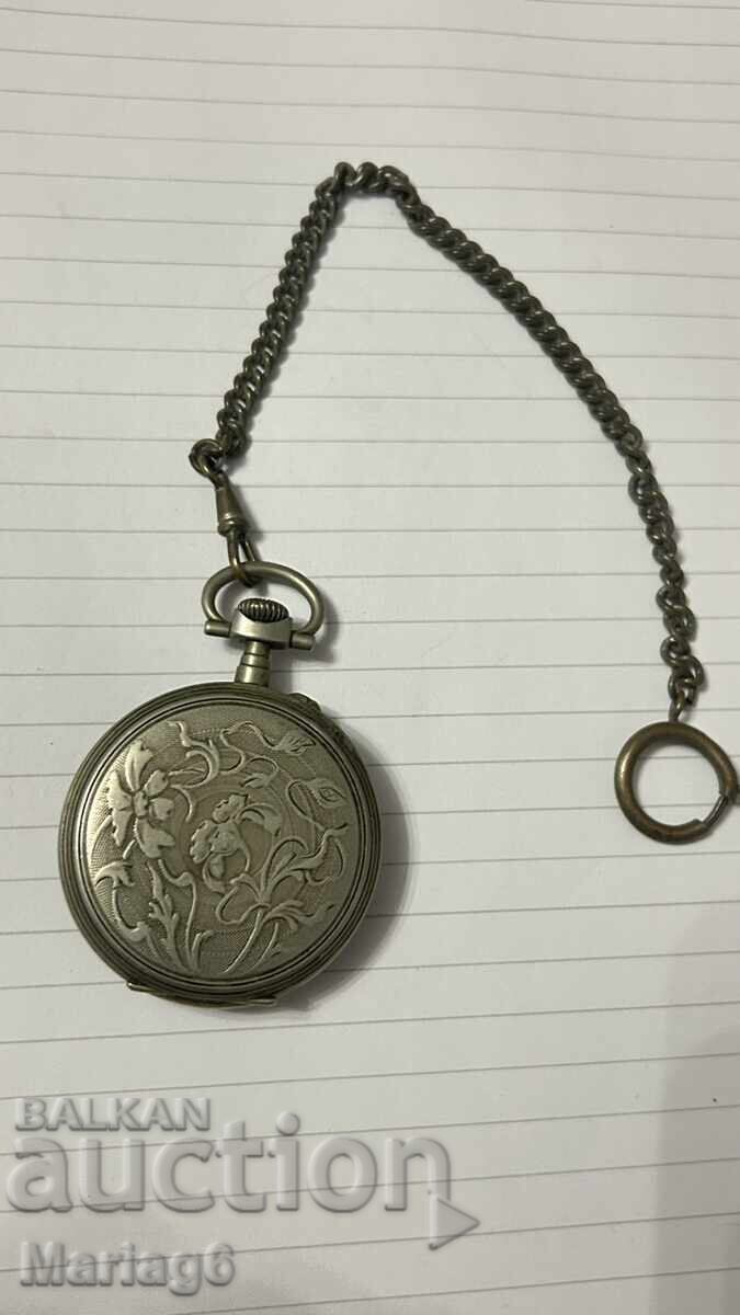 Ceas de buzunar din argint cu cheiță, nu funcționează cu preț € 56.66 | 110.82 BGN