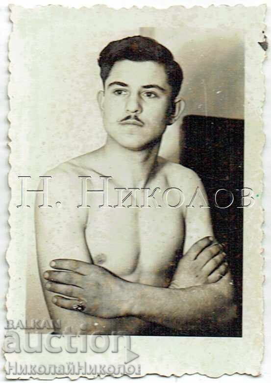 MICĂ POZĂ VECHE DE PAȘAPORT GABROVO BĂRBAT TÂNĂR GOAL ZH048 MICĂ POZĂ VECHE DE PAȘAPORT GABROVO BĂRBAT TÂNĂR GOAL ZH048