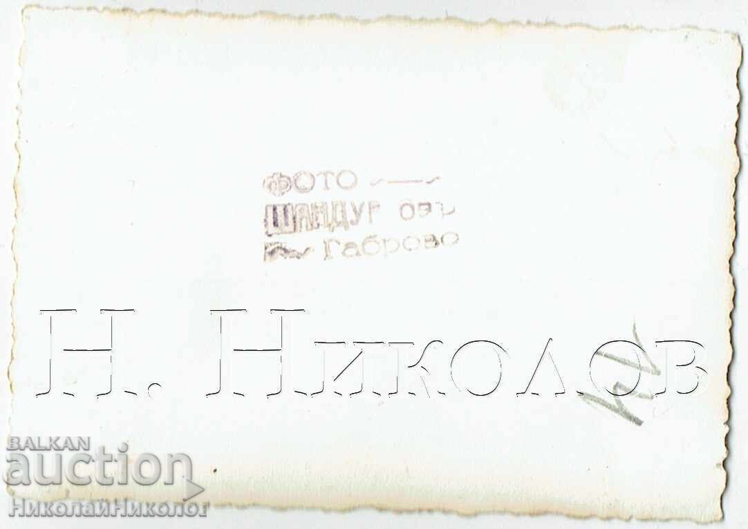 МАЛКА СТАРА СНИМКА ГАБРОВО ГИМНАЗИСТИ ФОТО „ШАНДУРКОВ“ Ж061 с цена € 1.50 | 2.93 лв.