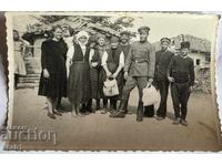 Войник с роднини на свиждане