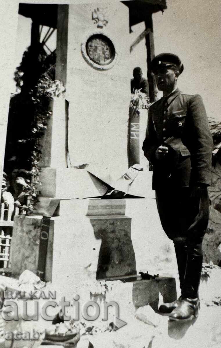 Офицер Панахида Паметник