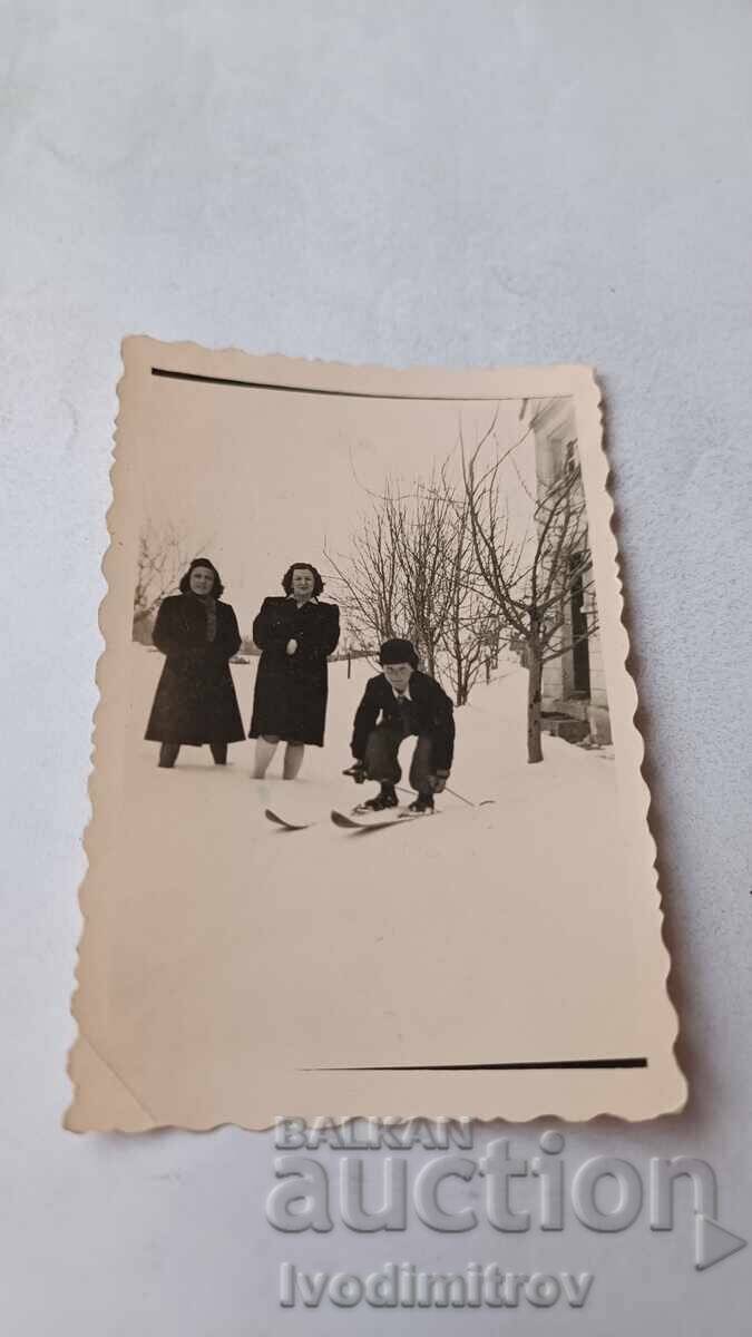 Fotografie Samokov - Tineri și două fete iarna