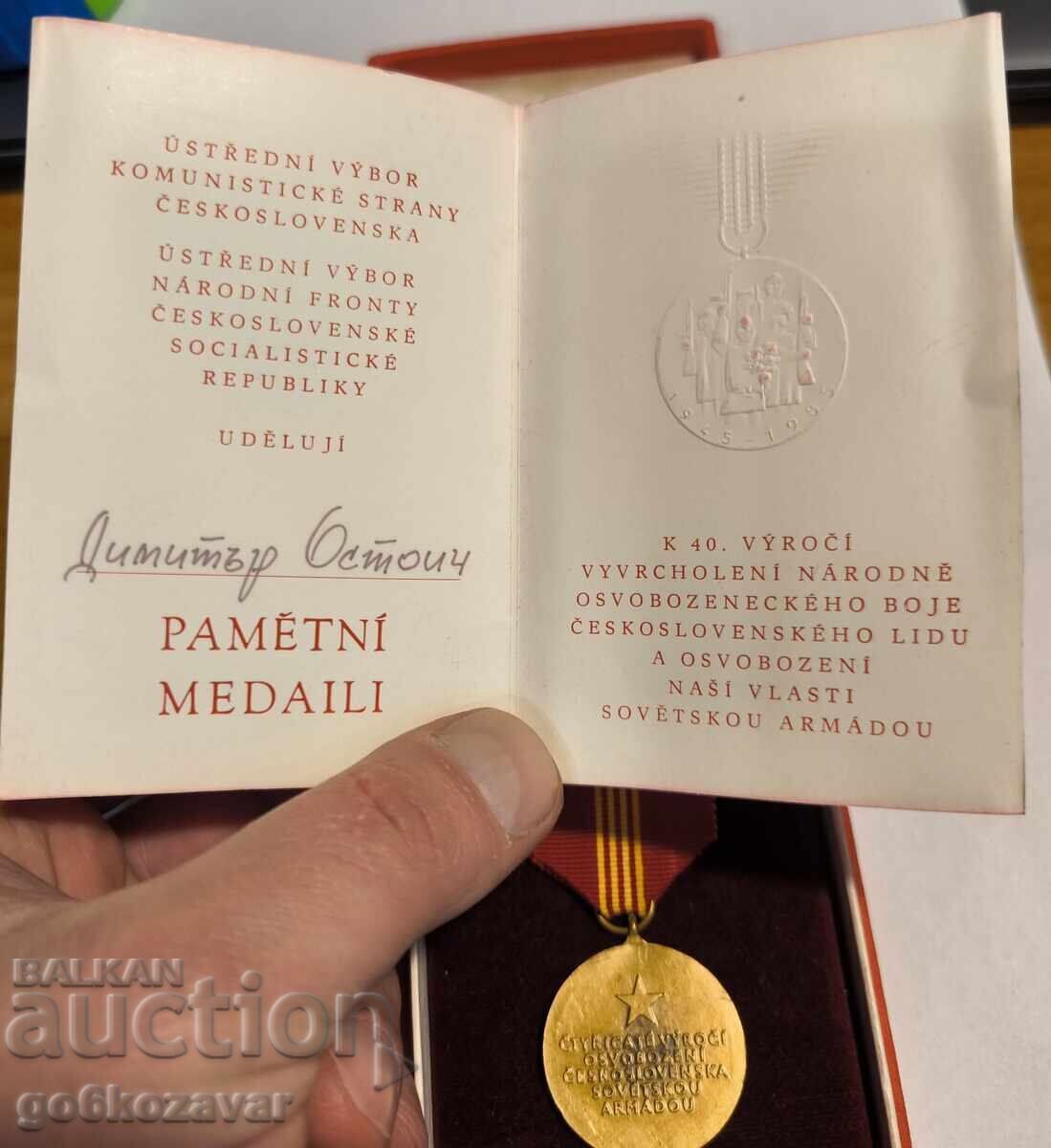 Παράδοση Επετειακό σήμα 40 χρόνων λαϊκής εξουσίας, τσέχικο μετάλλιο με κουτί