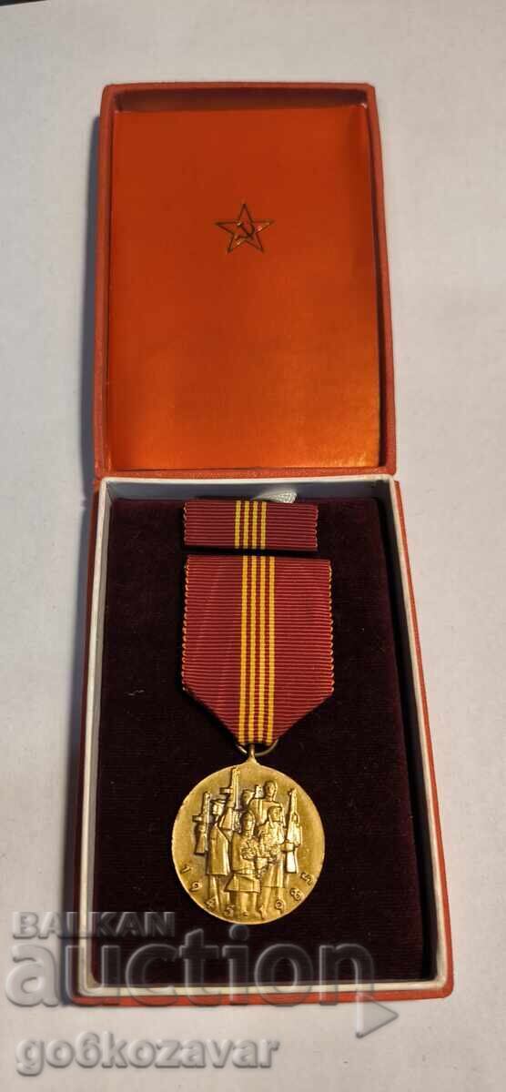 Επετειακό σήμα 40 χρόνων λαϊκής εξουσίας, τσέχικο μετάλλιο με κουτί