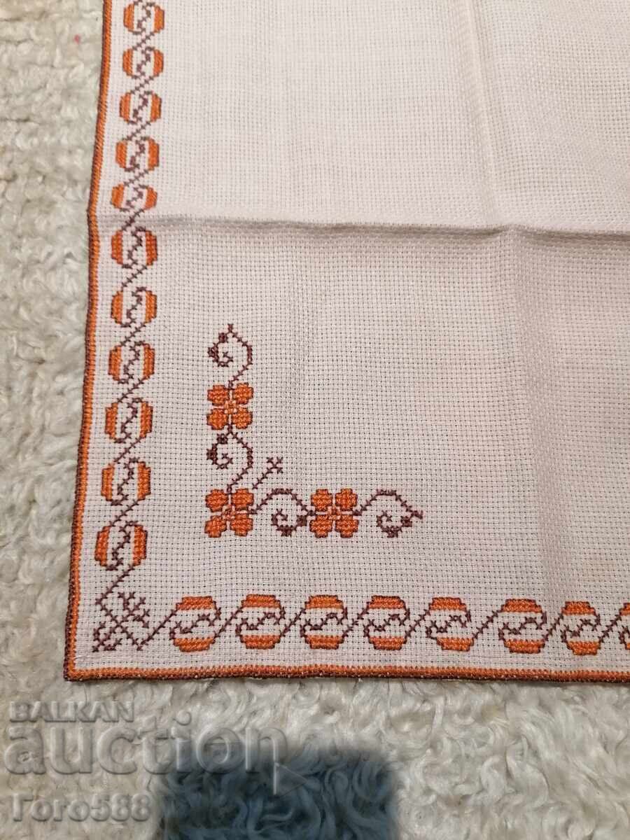 Fețe de masă mici, pătrate cu preț € 1.00 | 1.96 BGN