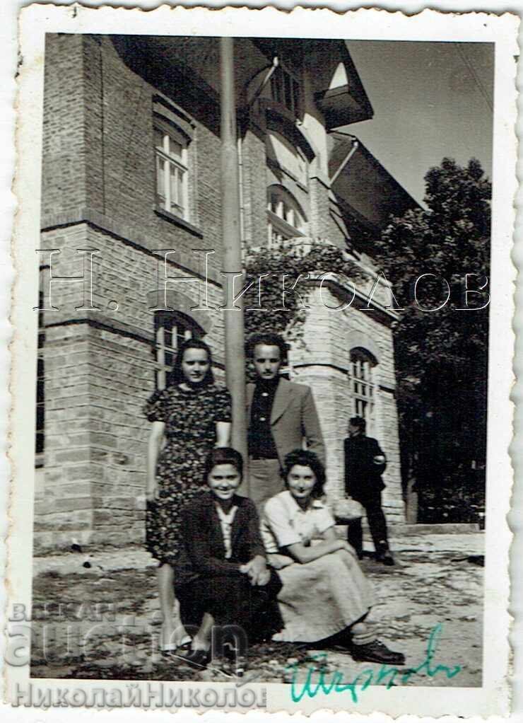 FOTO MIC VECHI V. TÂRNOVO TURIȘTI CABANA „TRAPEZIȚA“ ZH098 FOTO MIC VECHI V. TÂRNOVO TURIȘTI CABANA „TRAPEZIȚA“ ZH098