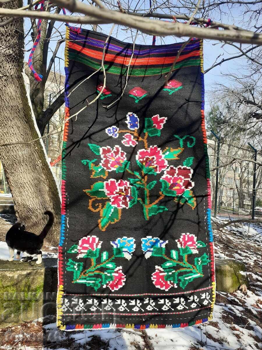 Πολύ όμορφη παλιά μάλλινη ποδιά για φορεσιά - Εύρημα