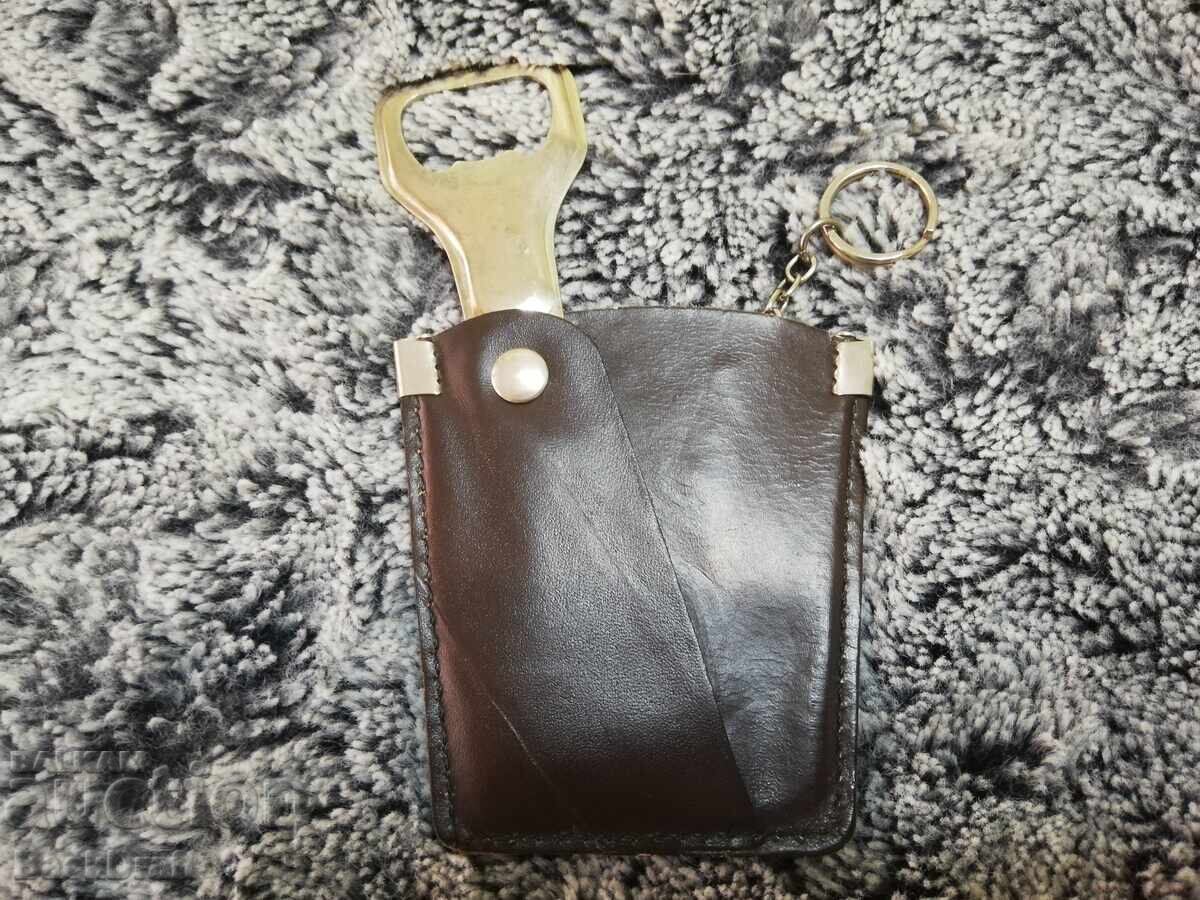 Licitație Cheie de piele promoțională Corecom cu deschizător de sticle